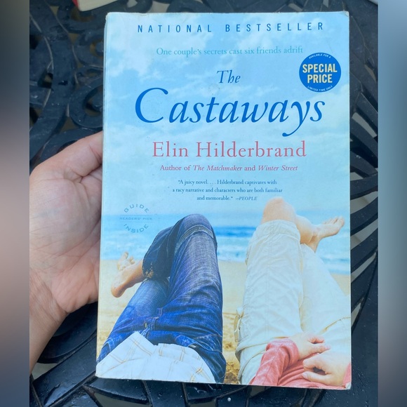 The Castaways by Elin Hilderbrand Book - Picture 1 of 2